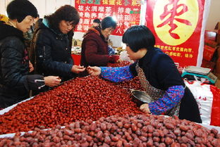 農(nóng)副產(chǎn)品展銷會(huì)火熱開幕 市民爭(zhēng)相選購(gòu)備年貨